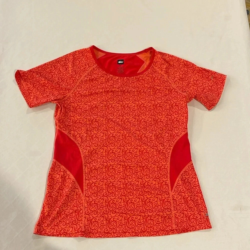 REI Athletic Short Sleeve Top T Tee shirt women’s Medium EUC